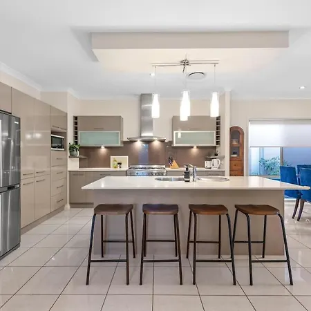 Open Plan 3 Bedroom House - Taringa Brisbane