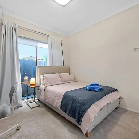 Open Plan 3 Bedroom House - Taringa