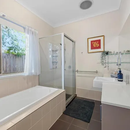 Open Plan 3 Bedroom House - Taringa *