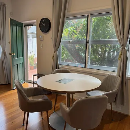 Teneriffe, Walk To River, Onsite Parking