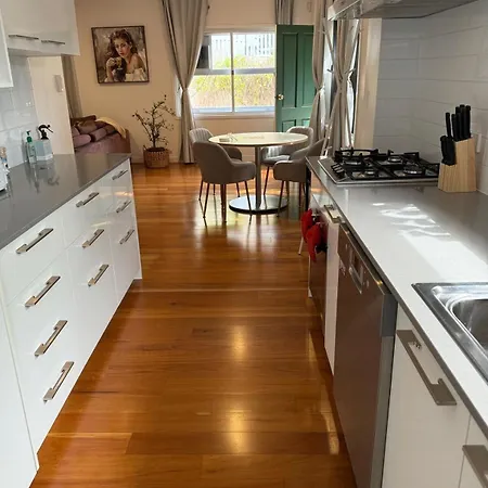 Teneriffe, Walk To River, Onsite Parking Villa *