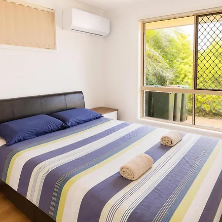 Mt Gravatt Affordable 4 Bedroom Family | Sleep 8 *