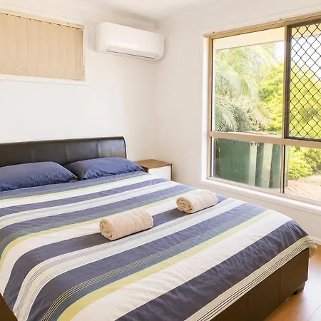 Mt Gravatt Affordable 4 Bedroom Family | Sleep 8 Holiday home Brisbane