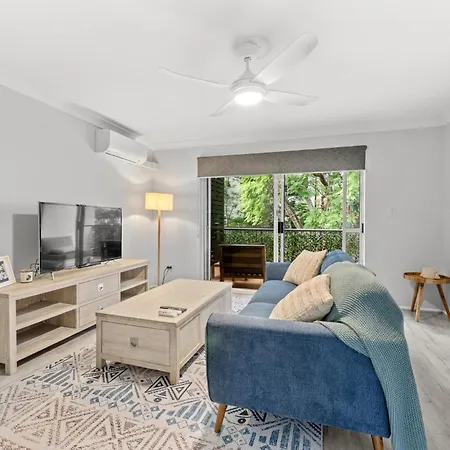 Quaint Townhouse In Bustling Locale