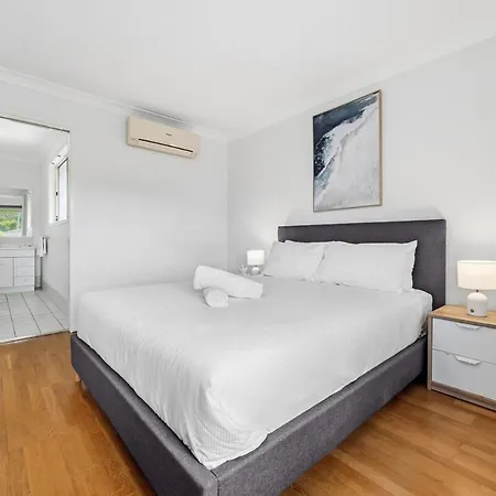 Villa 4br House Close To Sunnybank, Qeii Hospital,griffith Nathan,nissan Arena