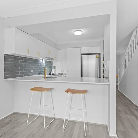 Quaint Townhouse In Bustling Locale Brisbane