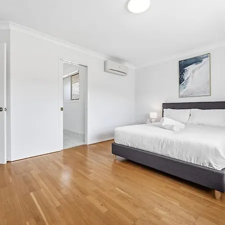 Villa 4br House Close To Sunnybank, Qeii Hospital,griffith Nathan,nissan Arena *