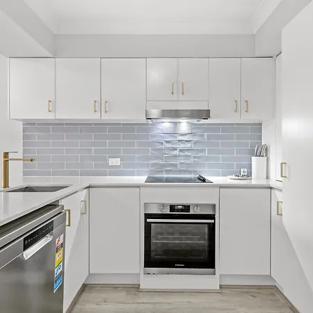 Quaint Townhouse In Bustling Locale * Brisbane