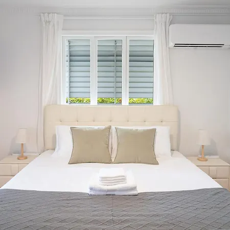Holiday home Greenslopes Retreat Stylish Near Hospital Brisbane