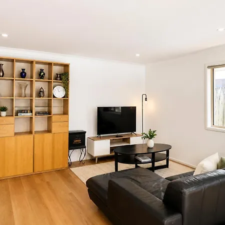 Mt Gravatt Affordable 4 Bedroom Family | Sleep 8 Holiday home