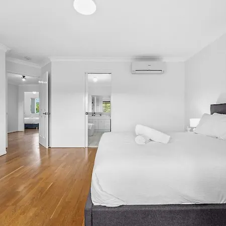 4br House Close To Sunnybank, Qeii Hospital,griffith Nathan,nissan Arena