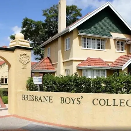 Open Plan 3 Bedroom House - Taringa