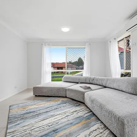 4br House Close To Sunnybank, Qeii Hospital,griffith Nathan,nissan Arena
