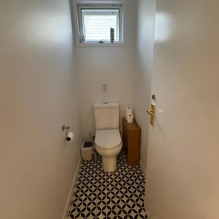 Villa Teneriffe, Walk To River, Onsite Parking *