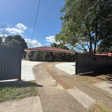 Pet Friendly & Sunnybank Luxury House * Brisbane