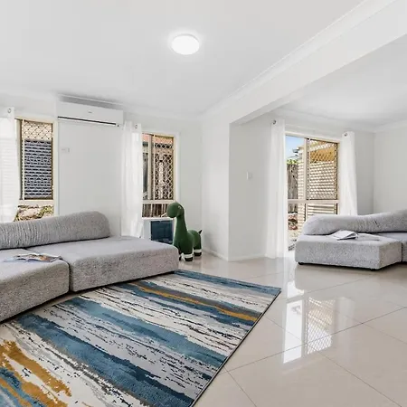 4br House Close To Sunnybank, Qeii Hospital,griffith Nathan,nissan Arena Villa