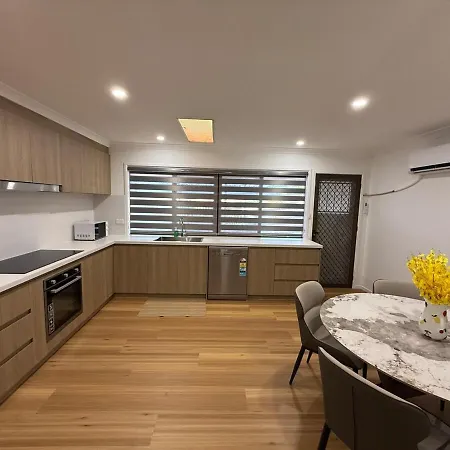 Villa Pet Friendly & Sunnybank Luxury House Brisbane