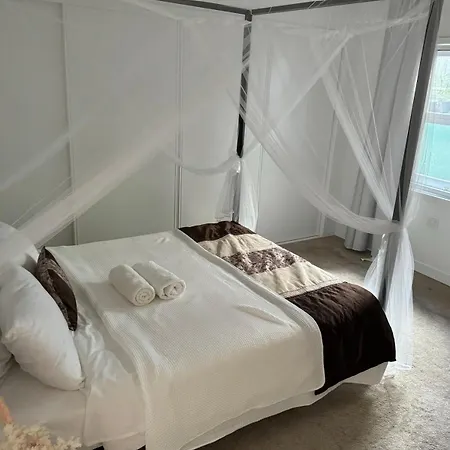 Villa Teneriffe, Walk To River, Onsite Parking