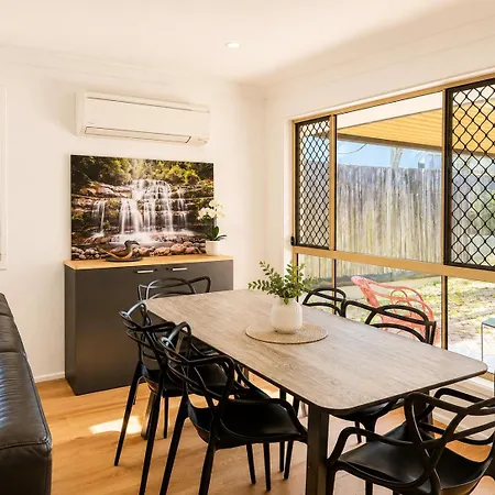 Mt Gravatt Affordable 4 Bedroom Family | Sleep 8 *