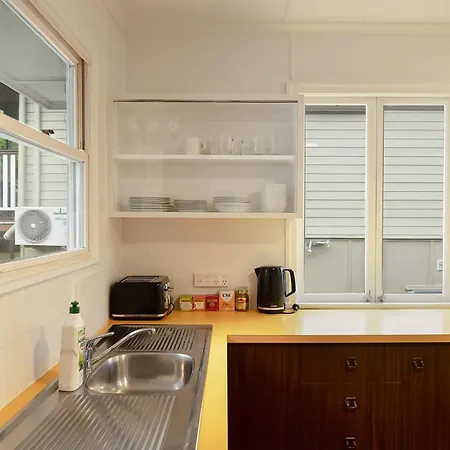 Greenslopes Retreat Stylish Near Hospital