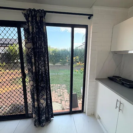 Guest house Rare Find! Private Granny Flat In Prime Area *