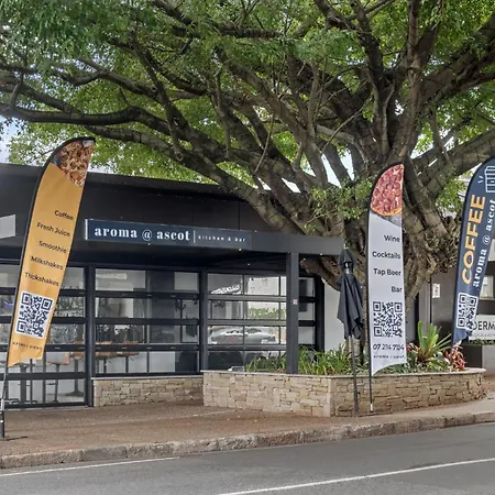 Quaint Townhouse In Bustling Locale Holiday home Brisbane
