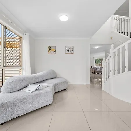 4br House Close To Sunnybank, Qeii Hospital,griffith Nathan,nissan Arena Brisbane