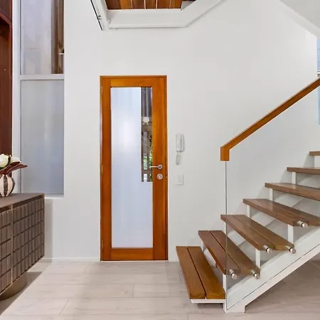 Exclusive Stylish Townhome - New Farm Holiday home