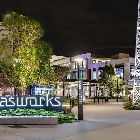 Teneriffe, Walk To River, Onsite Parking Villa