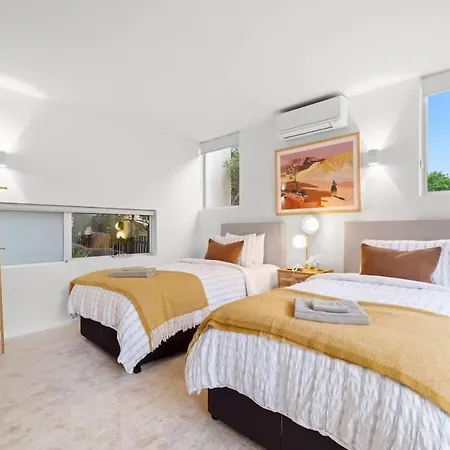 Exclusive Stylish Townhome - New Farm