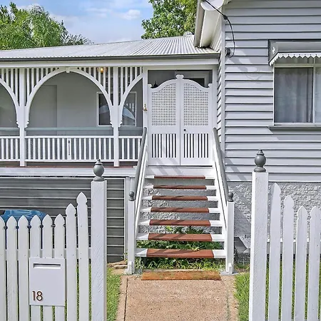 Strathendrick Timeless Queenslander Haven Near Cbd Holiday home