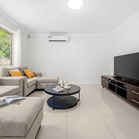 4br House Close To Sunnybank, Qeii Hospital,griffith Nathan,nissan Arena *
