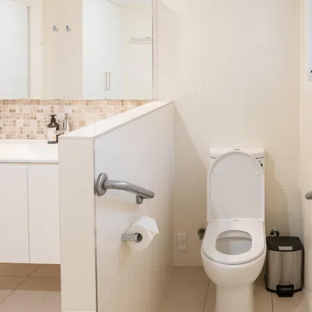 Greenslopes Retreat Stylish Near Hospital Holiday home