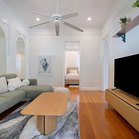 Holiday home Strathendrick Timeless Queenslander Haven Near Cbd *