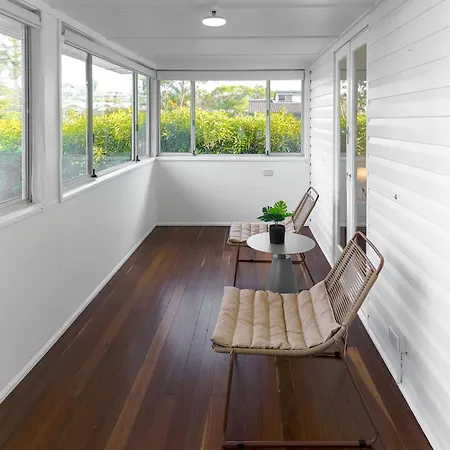 Greenslopes Retreat Stylish Near Hospital Holiday home Brisbane