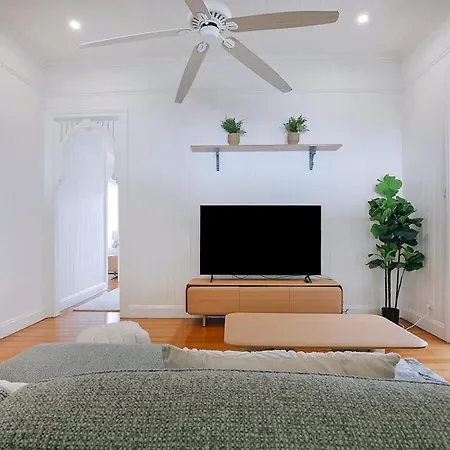 Holiday home Strathendrick Timeless Queenslander Haven Near Cbd *