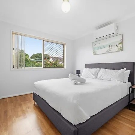 Villa 4br House Close To Sunnybank, Qeii Hospital,griffith Nathan,nissan Arena