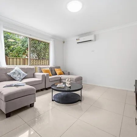 Villa 4br House Close To Sunnybank, Qeii Hospital,griffith Nathan,nissan Arena *