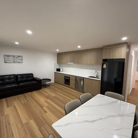 Villa Pet Friendly & Sunnybank Luxury House Brisbane
