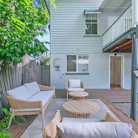 Strathendrick Timeless Queenslander Haven Near Cbd Holiday home *