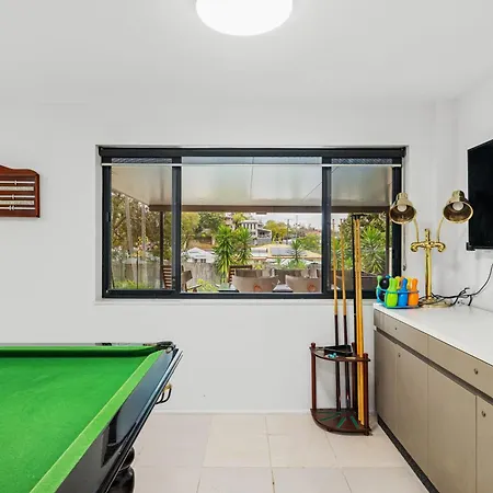 Holiday home Family Retreat Pool Games Bbq Near Cbd *