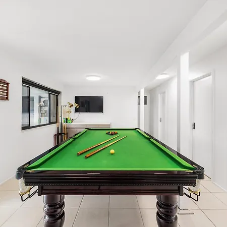 Holiday home Family Retreat Pool Games Bbq Near Cbd *