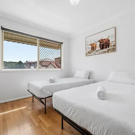 Villa 4br House Close To Sunnybank, Qeii Hospital,griffith Nathan,nissan Arena *