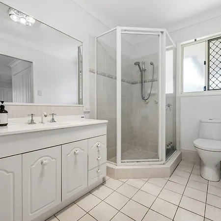 4br House Close To Sunnybank, Qeii Hospital,griffith Nathan,nissan Arena *