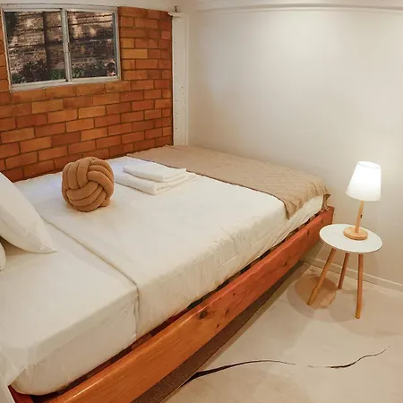 Greenslopes Retreat Stylish Near Hospital Holiday home