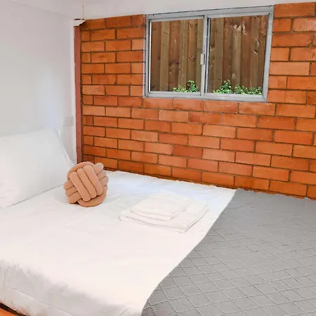 Greenslopes Retreat Stylish Near Hospital Holiday home Brisbane