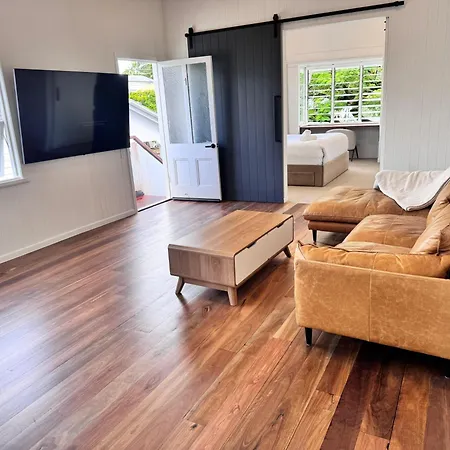 Apartment Spacious Queenslander Charm - Heart Of New Farm
