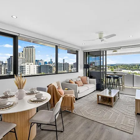 Luxury 2bed2bath With Pool, Parking, Gym And Views Apartment *
