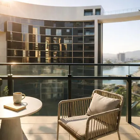 Bright & Calm Haven Lv 17 - W/ Sky & Balcony Views - Apartment
