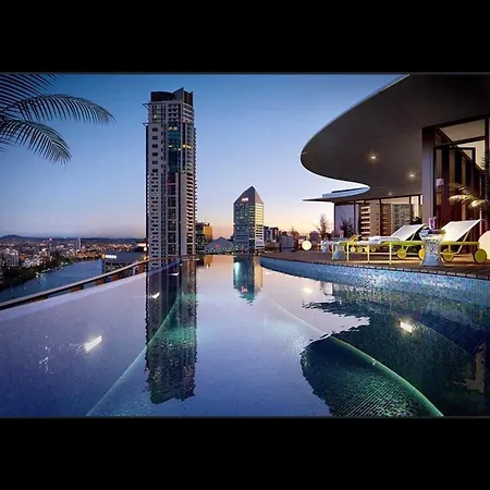 Apartment Luxury Sky-high Cbd With Pool, Gym, Parking *